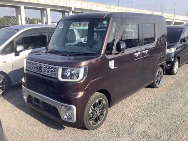 DAIHATSU WAKE