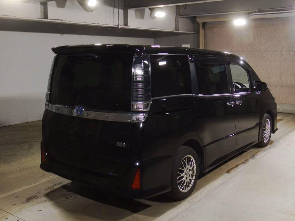 TOYOTA VOXY