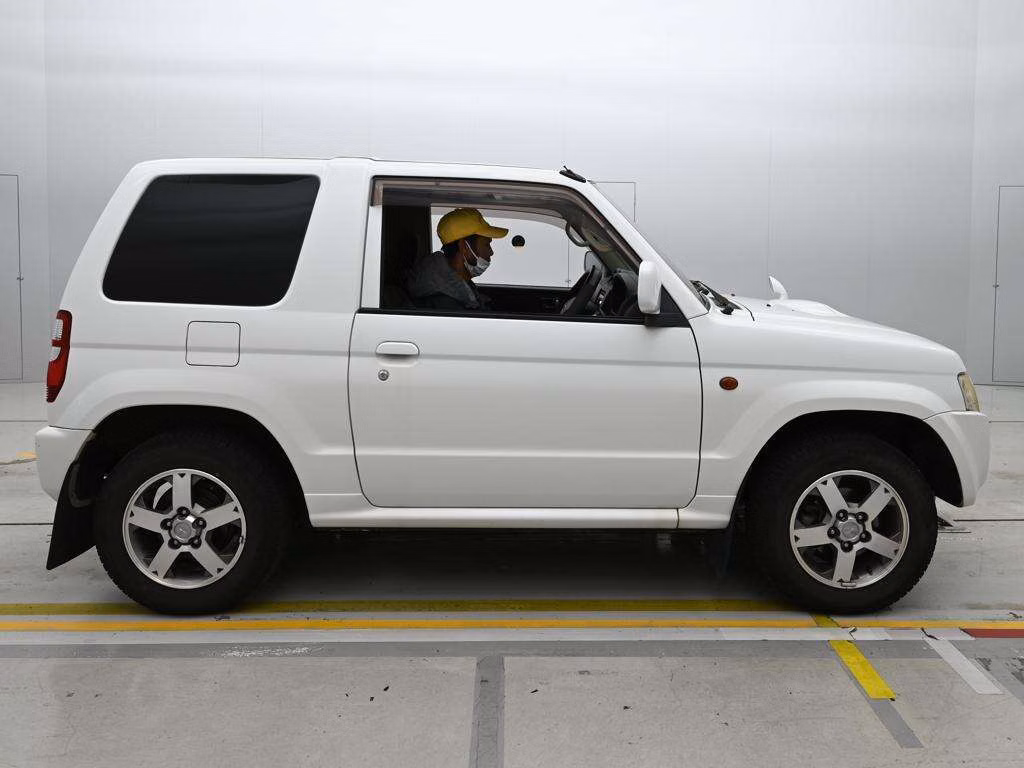 MITSUBISHI PAJERO MINI