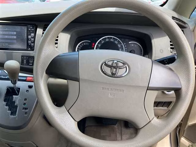 TOYOTA ISIS