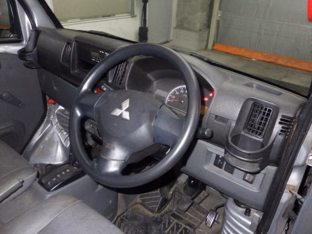 MITSUBISHI MINICAB