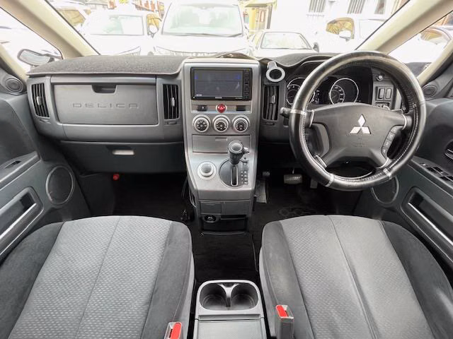 MITSUBISHI DELICA D:5