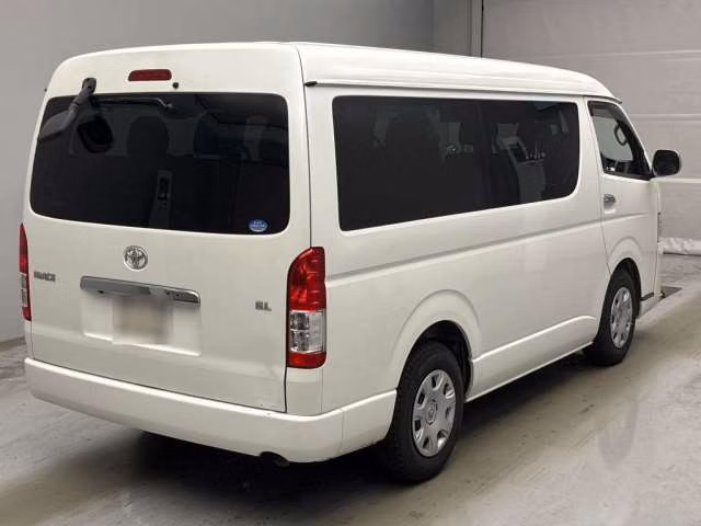 TOYOTA HIACE