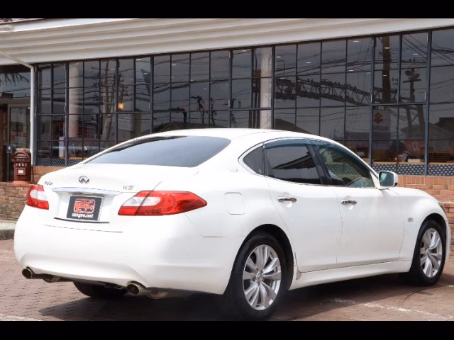 NISSAN FUGA