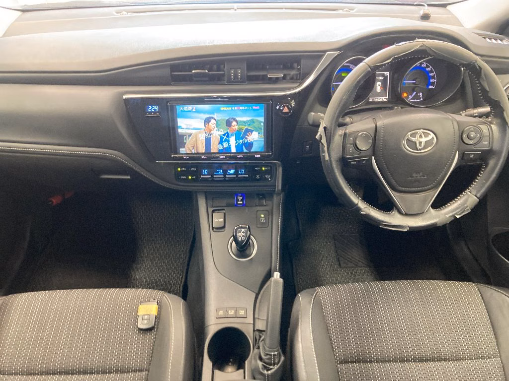 TOYOTA AURIS