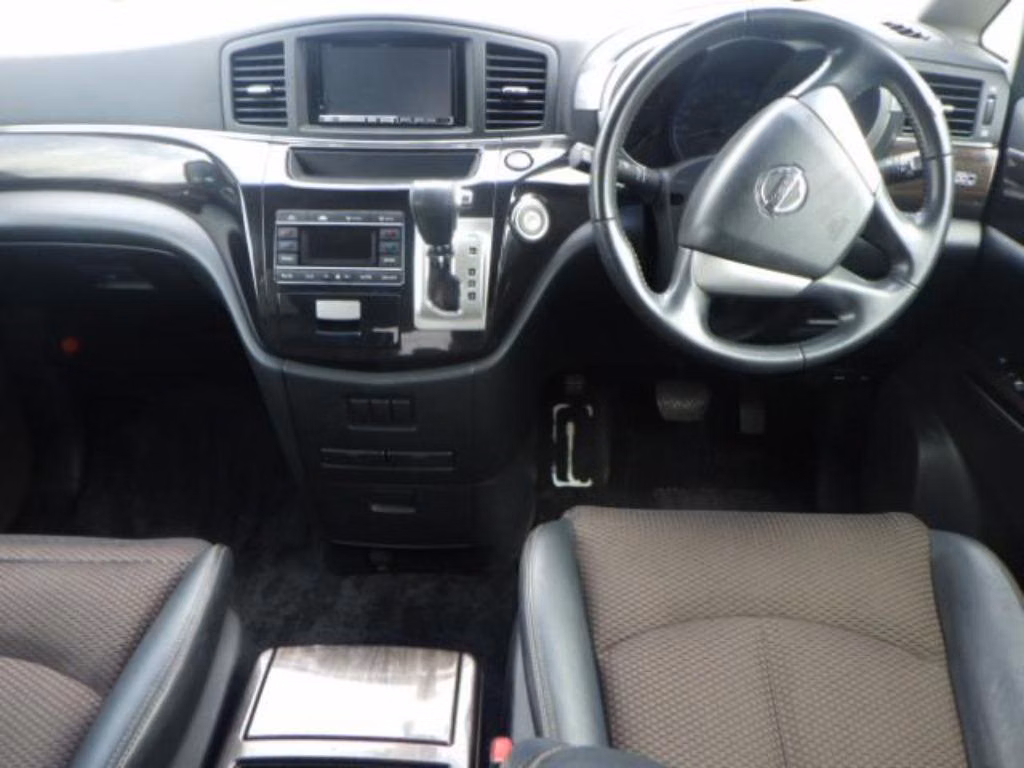 NISSAN ELGRAND