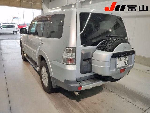 MITSUBISHI PAJERO