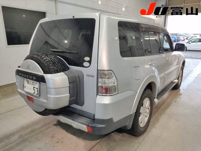 MITSUBISHI PAJERO