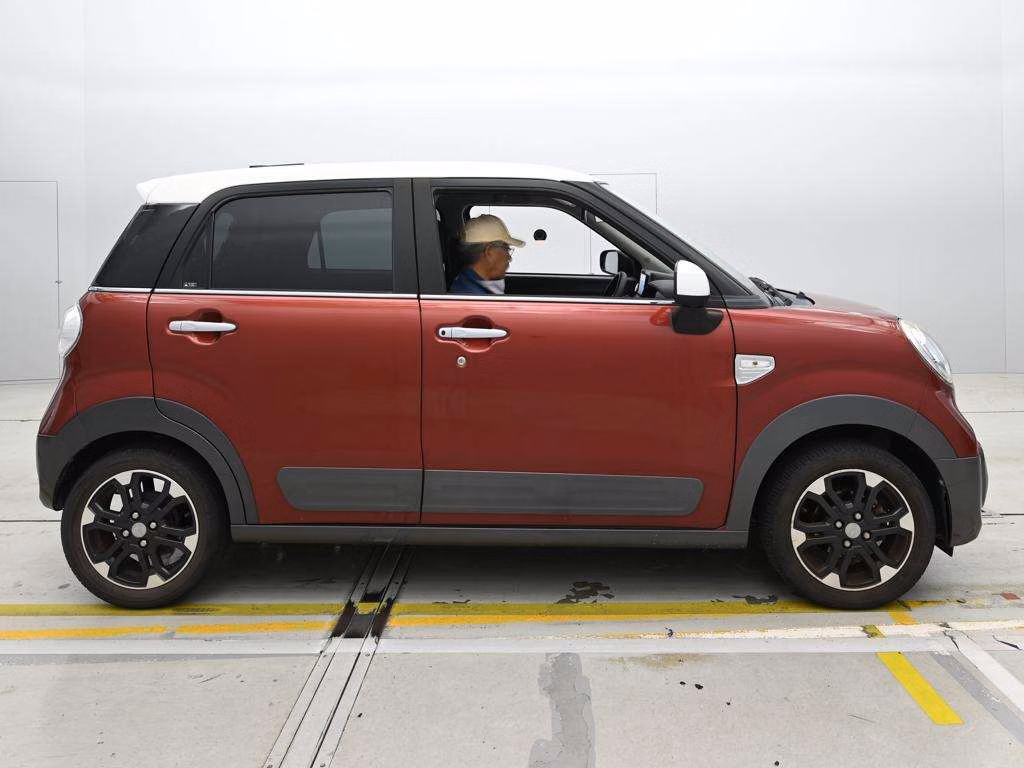 DAIHATSU CAST