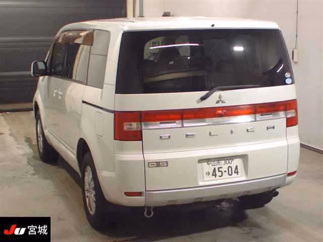 MITSUBISHI DELICA D:5