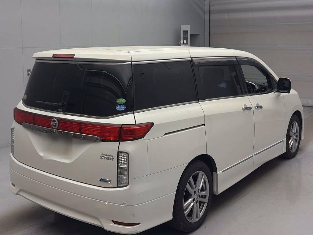 NISSAN ELGRAND