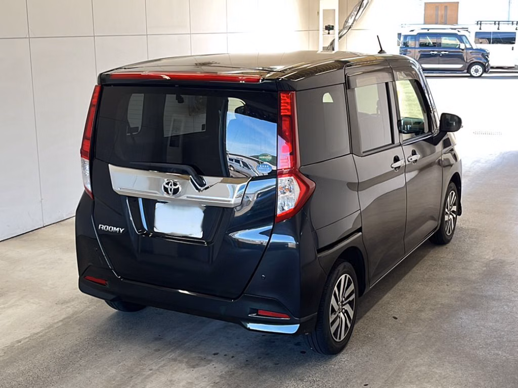 TOYOTA ROOMY