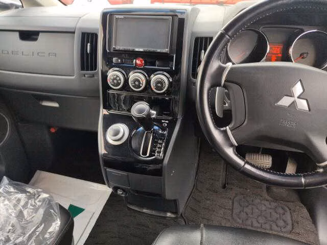 MITSUBISHI DELICA D:5