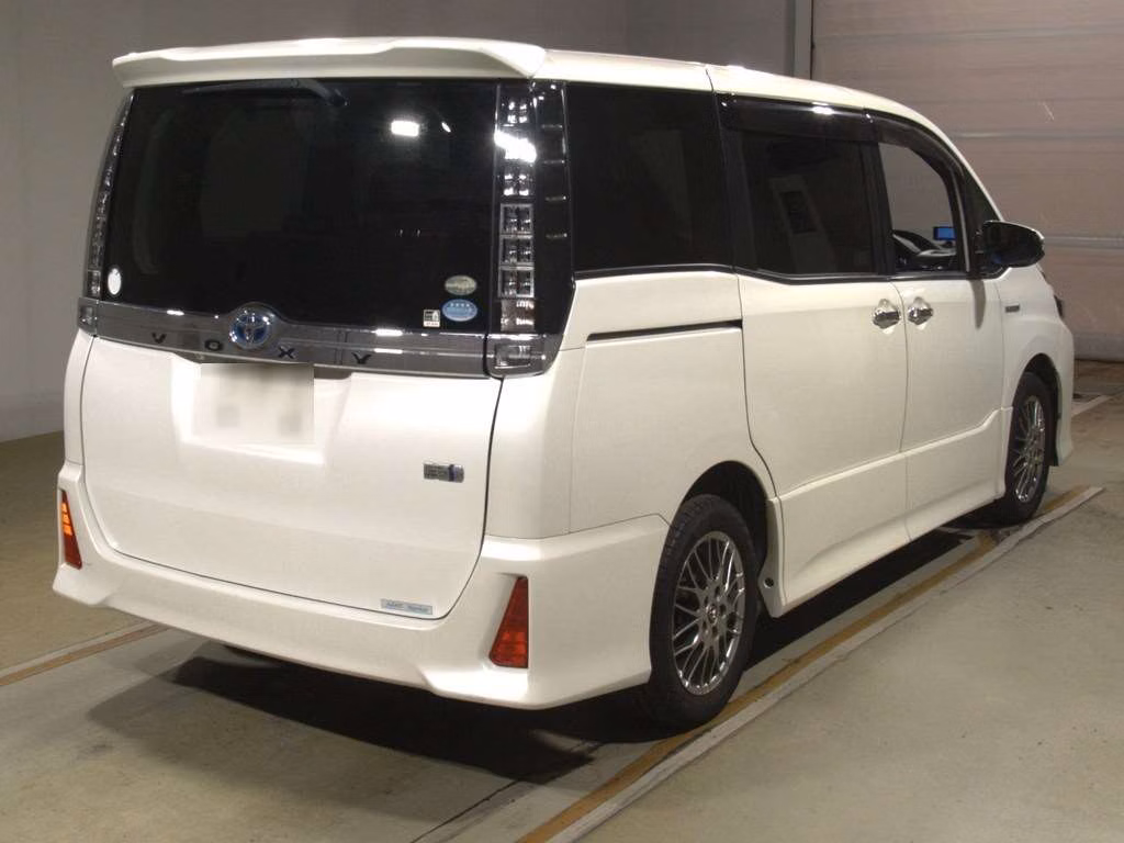 TOYOTA VOXY