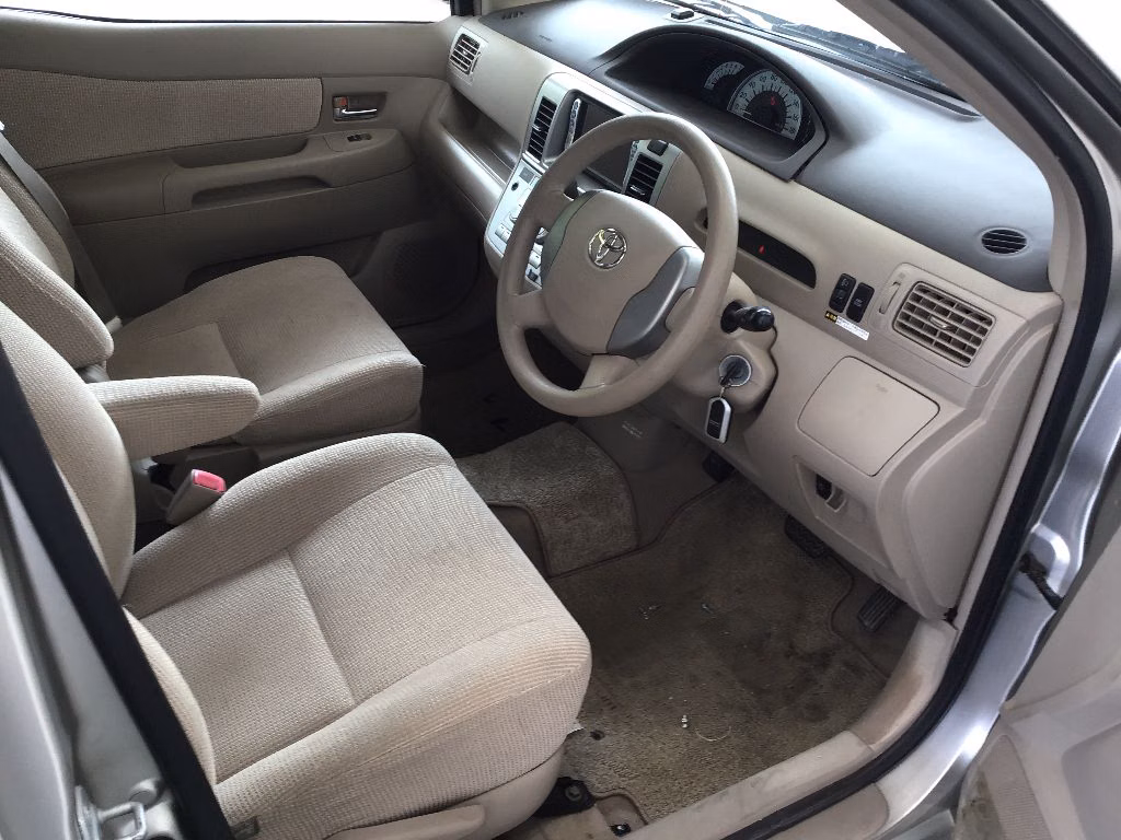 TOYOTA RAUM
