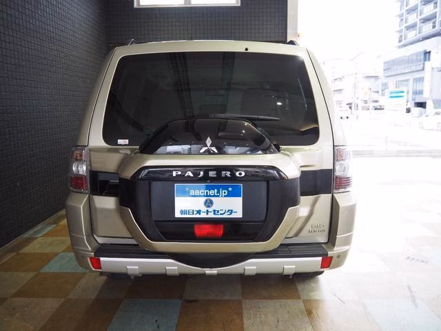 MITSUBISHI PAJERO