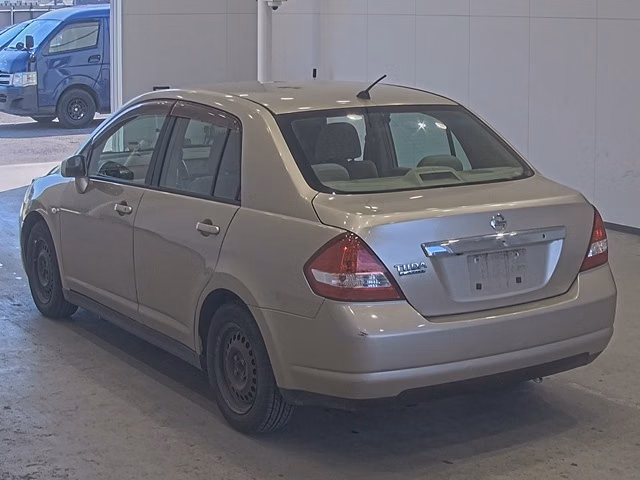 NISSAN TIIDA LATIO