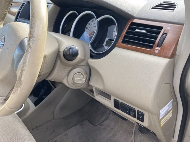 NISSAN TIIDA LATIO