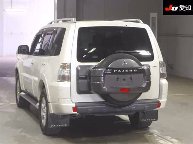 MITSUBISHI PAJERO