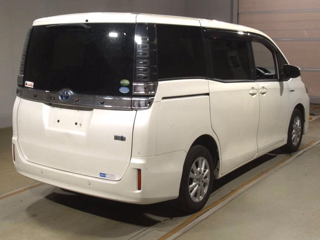 TOYOTA VOXY