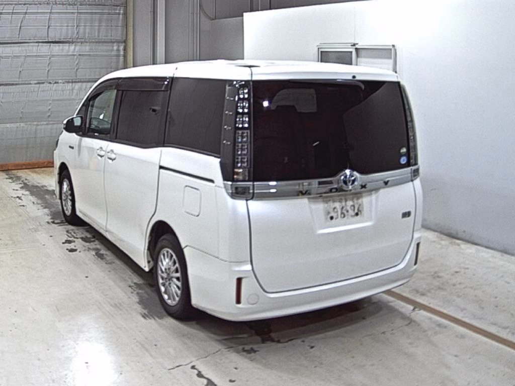 TOYOTA VOXY