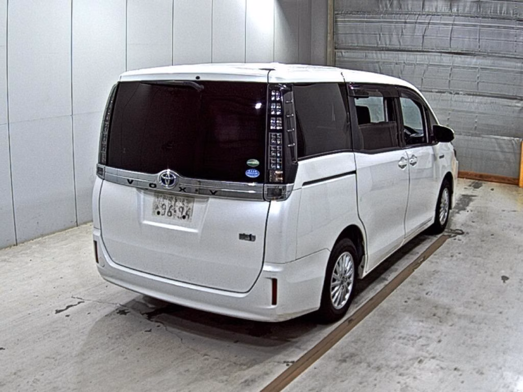 TOYOTA VOXY