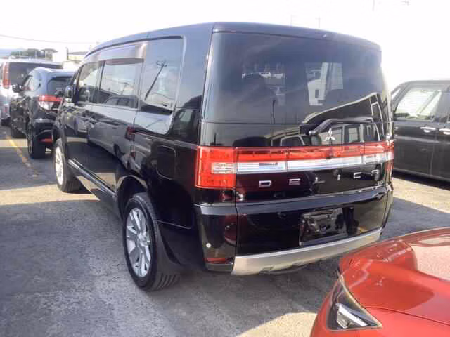 MITSUBISHI DELICA D:5