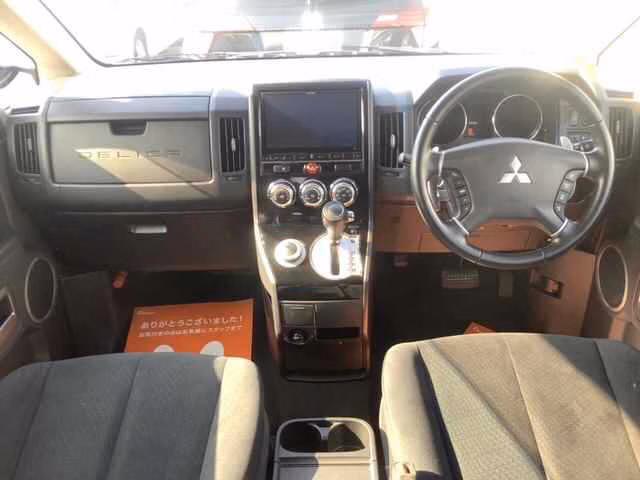 MITSUBISHI DELICA D:5