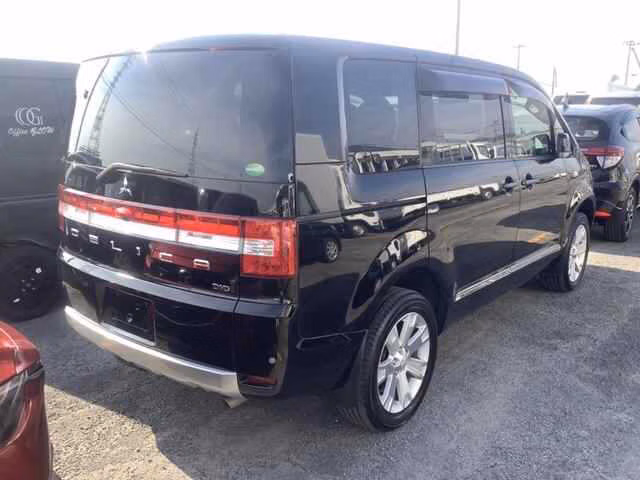 MITSUBISHI DELICA D:5