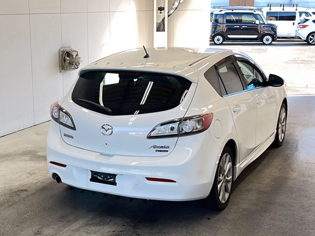 MAZDA AXELA
