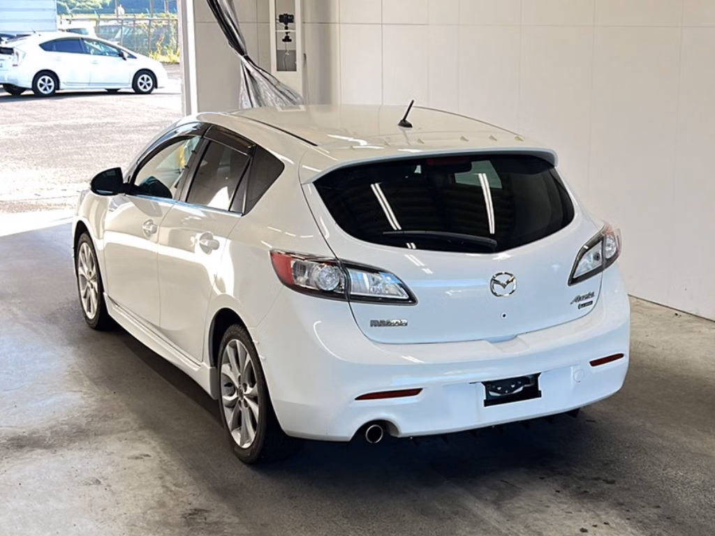 MAZDA AXELA