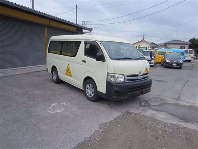 TOYOTA HIACE