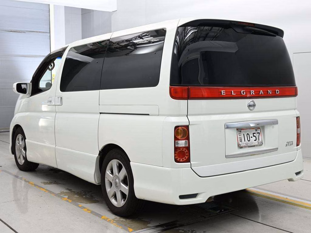 NISSAN ELGRAND