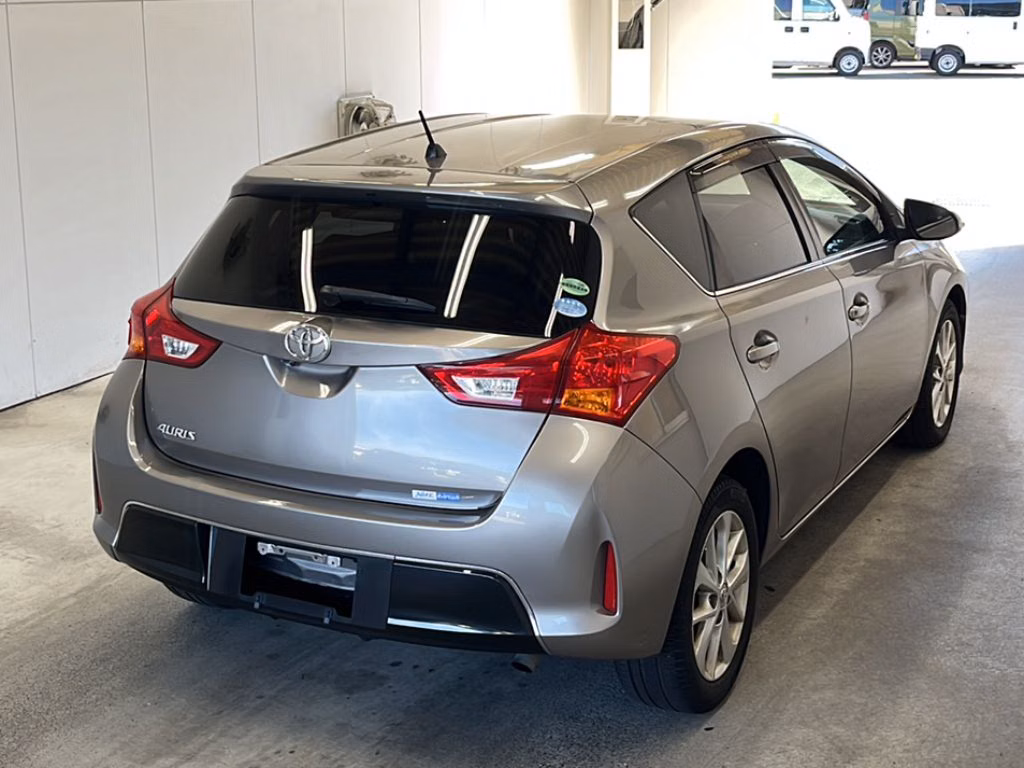 TOYOTA AURIS
