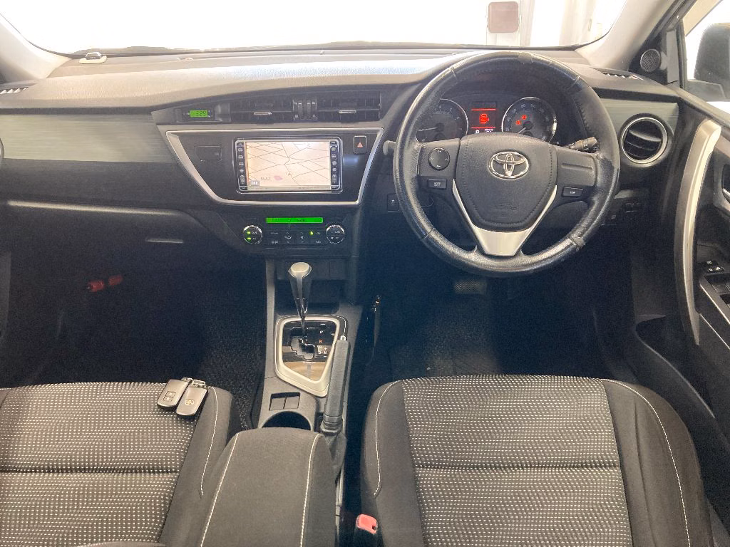 TOYOTA AURIS