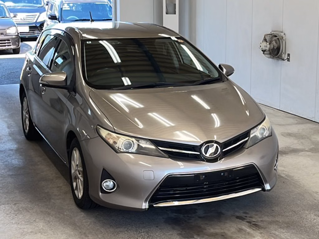 TOYOTA AURIS