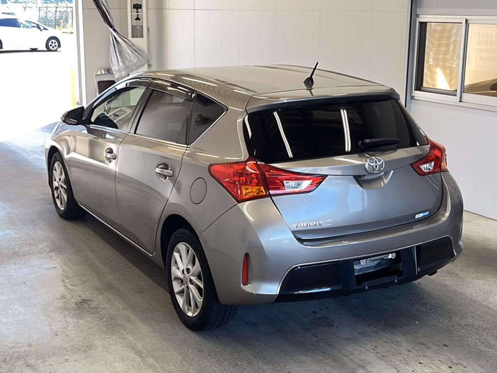 TOYOTA AURIS