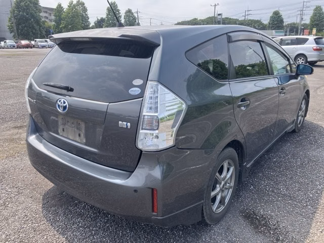 TOYOTA PRIUS ALPHA