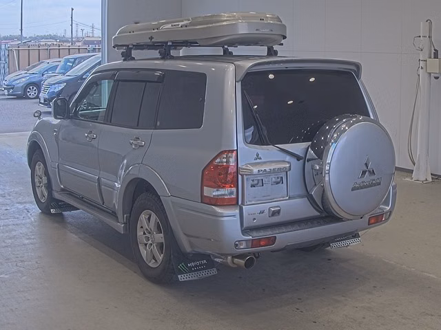 MITSUBISHI PAJERO