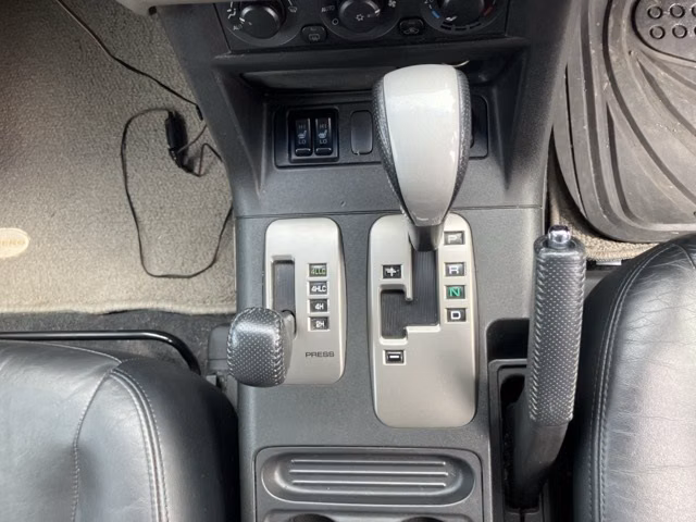 MITSUBISHI PAJERO
