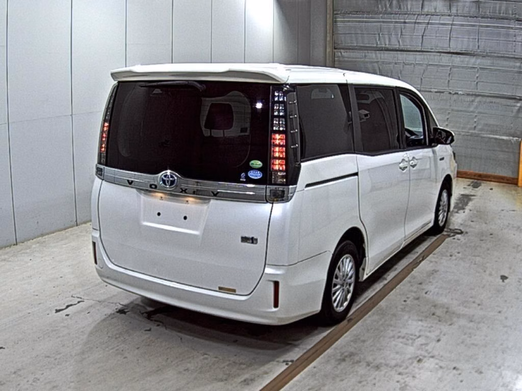 TOYOTA VOXY