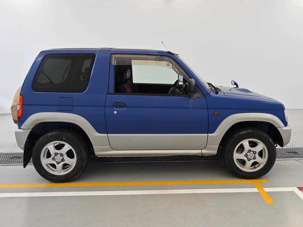 MITSUBISHI PAJERO MINI