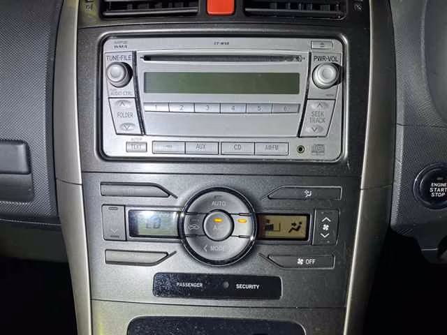TOYOTA AURIS