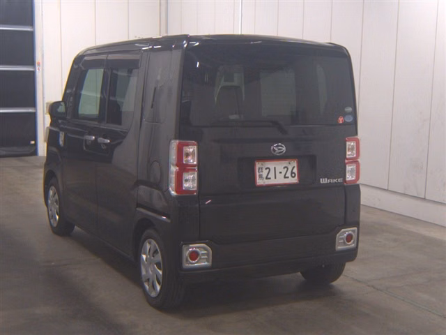 DAIHATSU WAKE