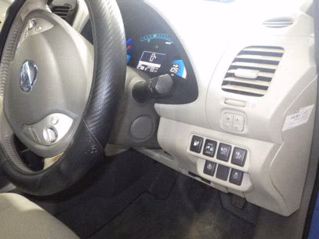 NISSAN LEAF