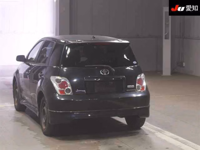TOYOTA IST