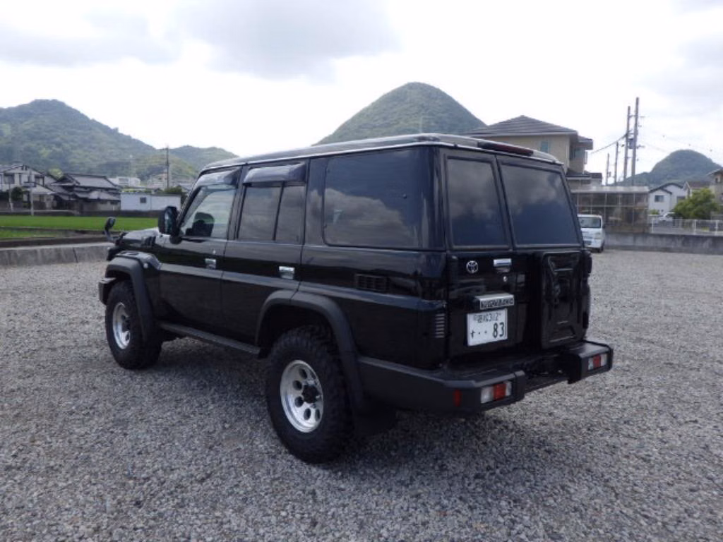 TOYOTA LAND CRUISER