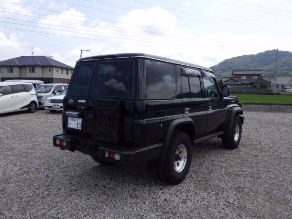 TOYOTA LAND CRUISER
