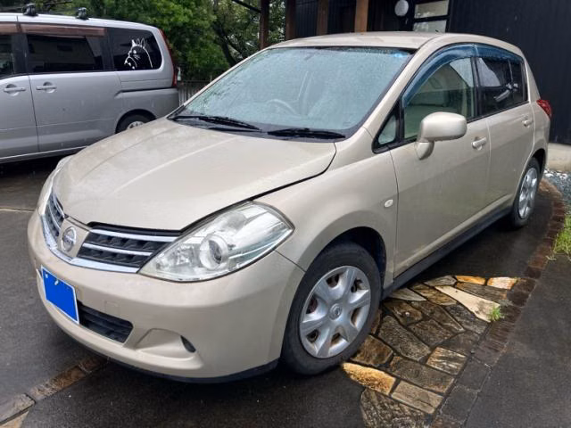 NISSAN TIIDA