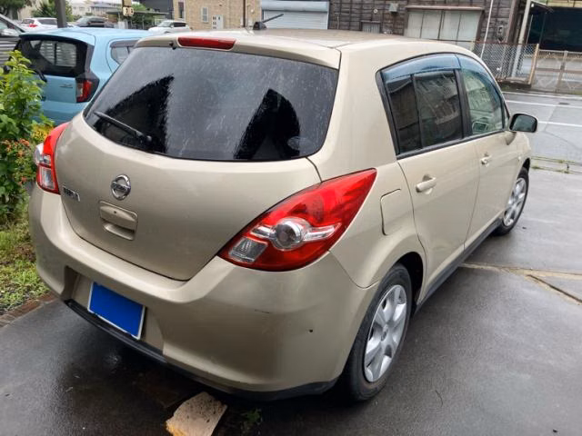 NISSAN TIIDA